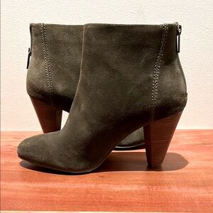 Gorgeous olive green suede Seychelles booties. Never worn, in box. Size 9.